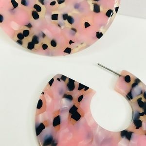 CLOSET REHAB Jewelry - Flat Semi-Hoops in Pink Leopard CLOSET REHAB Jewelry - Flat Semi-Hoops in Pink Leopard